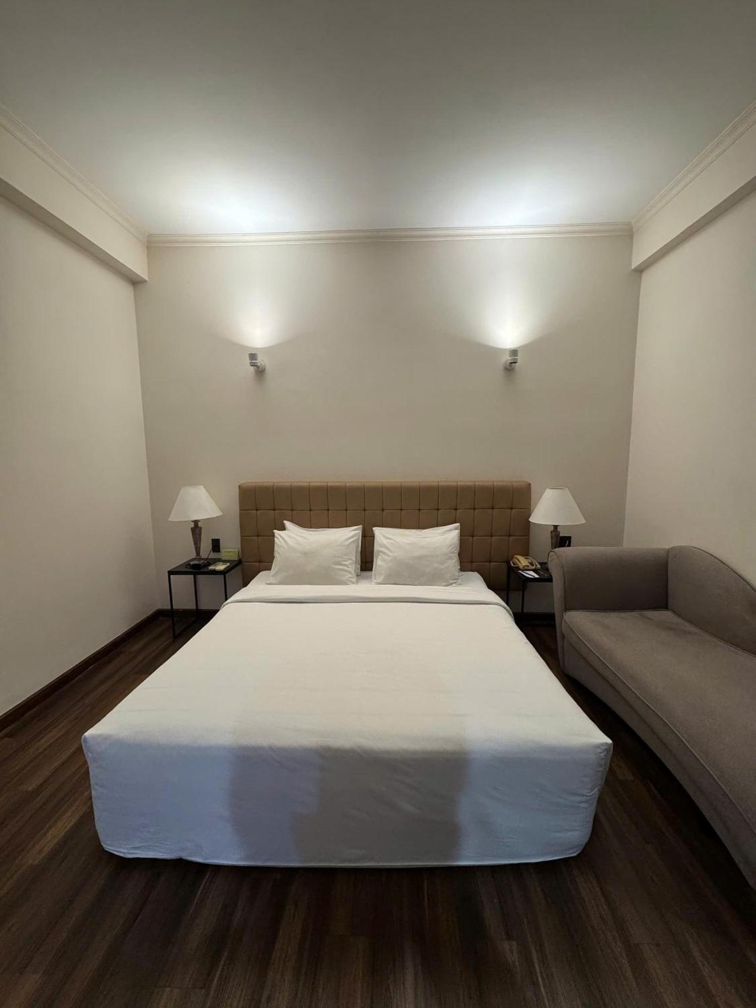 Liberty 2 Hotel Хошимин Екстериор снимка